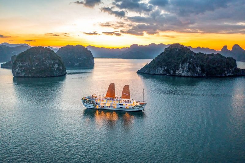 Top 5-Star Luxury Cruises in Halong Bay Vietnam